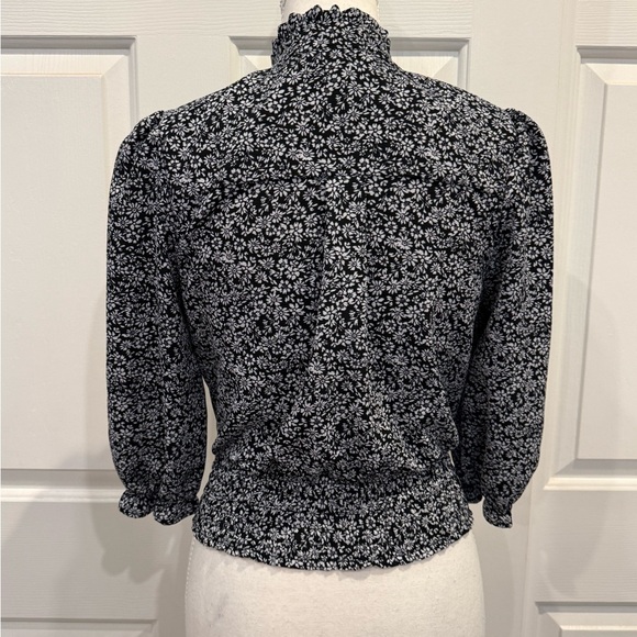 Monteau Los Angeles Black & White Floral Smocked Waist Blouse Size S Puff Sleeve - Picture 5 of 7